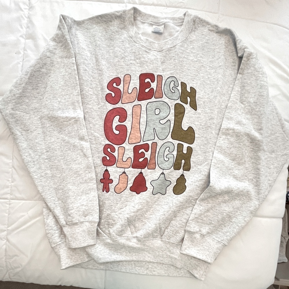 “Sleigh Girl Sleigh”Graphic Sweater - Gray. Size M. NWOT